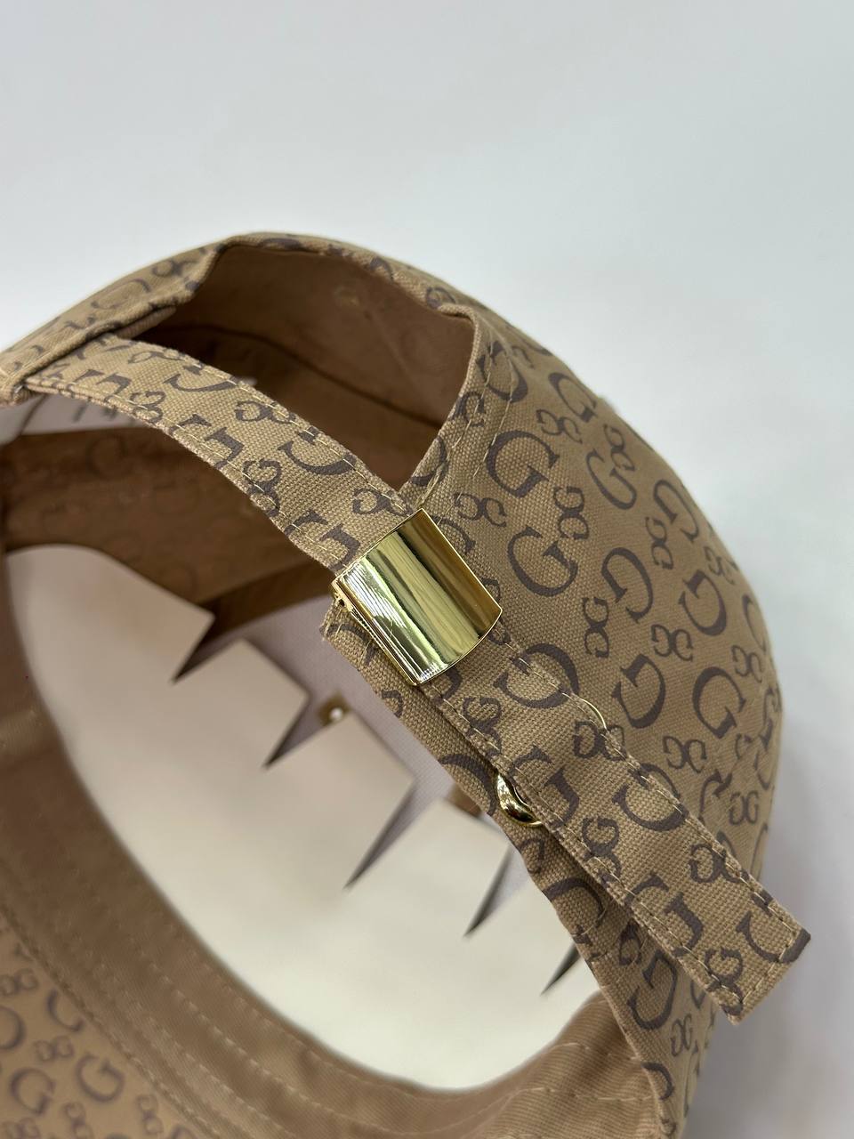 Gorra Guess