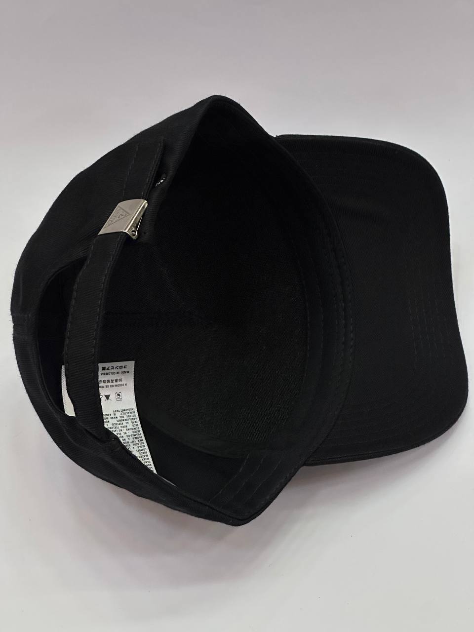 Gorra Guess
