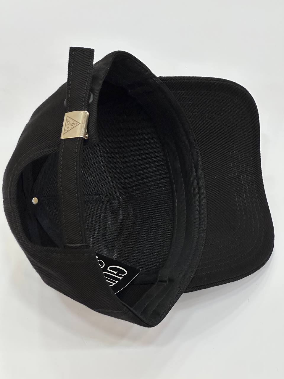 Gorra Guess