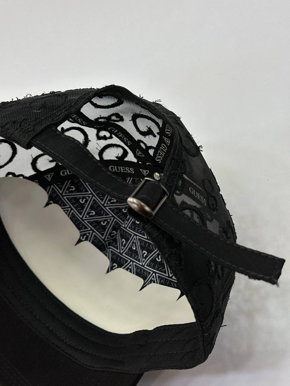 Gorra Guess