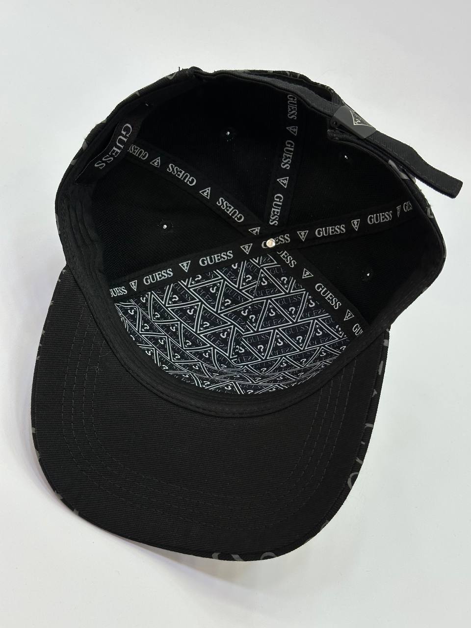 Gorra Guess